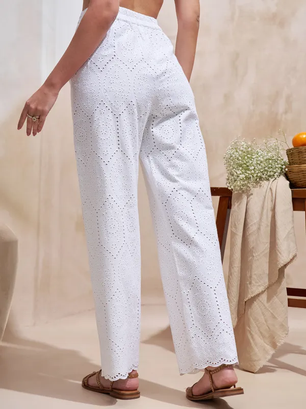 Vara By Vishudh Women White Regular Fit Casual Trouser