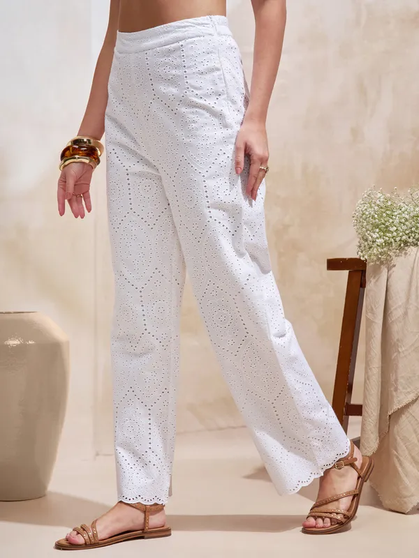 Vara By Vishudh Women White Regular Fit Casual Trouser