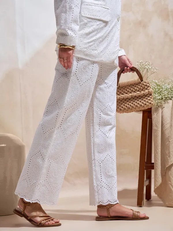 Vara By Vishudh Women White Regular Fit Casual Trouser