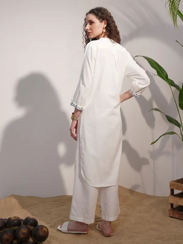 Embroidered Straight Kurta