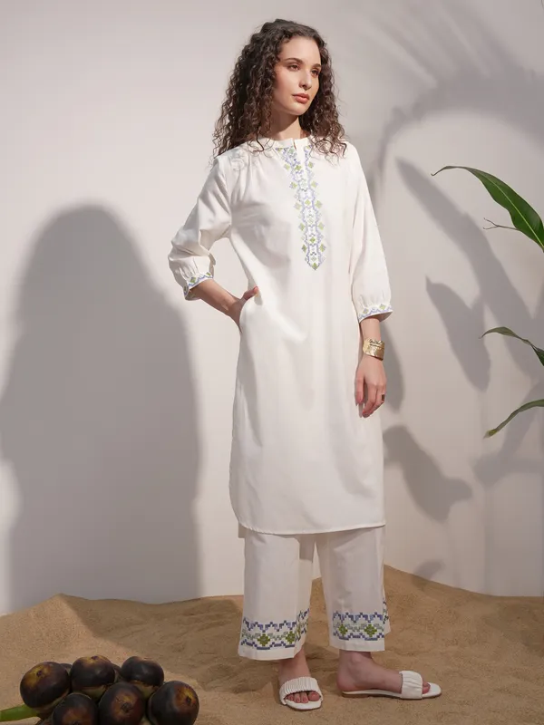 Embroidered Straight Kurta