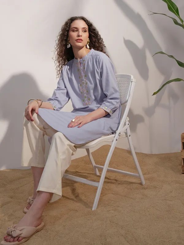 Vara By Vishudh Women Blue Embroidered Straight Kurta