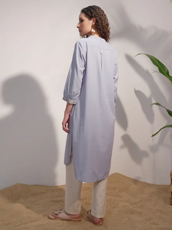 Vara By Vishudh Women Blue Embroidered Straight Kurta