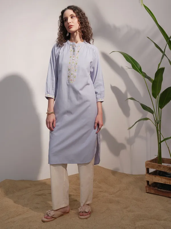 Vara By Vishudh Women Blue Embroidered Straight Kurta