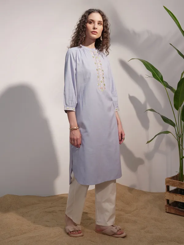 Vara By Vishudh Women Blue Embroidered Straight Kurta