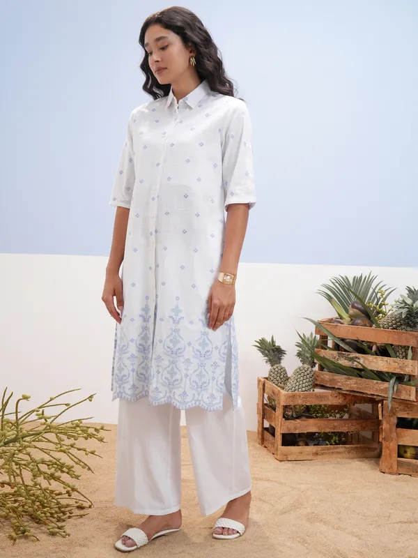 Vara By Vishudh Women White Embroidered Straight Kurta