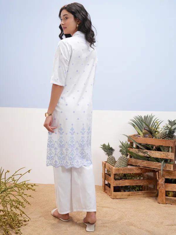 Vara By Vishudh Women White Embroidered Straight Kurta