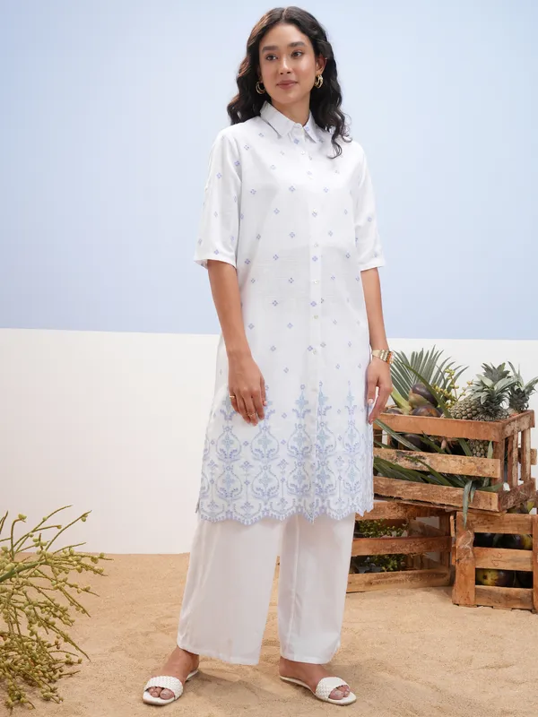 Vara By Vishudh Women White Embroidered Straight Kurta