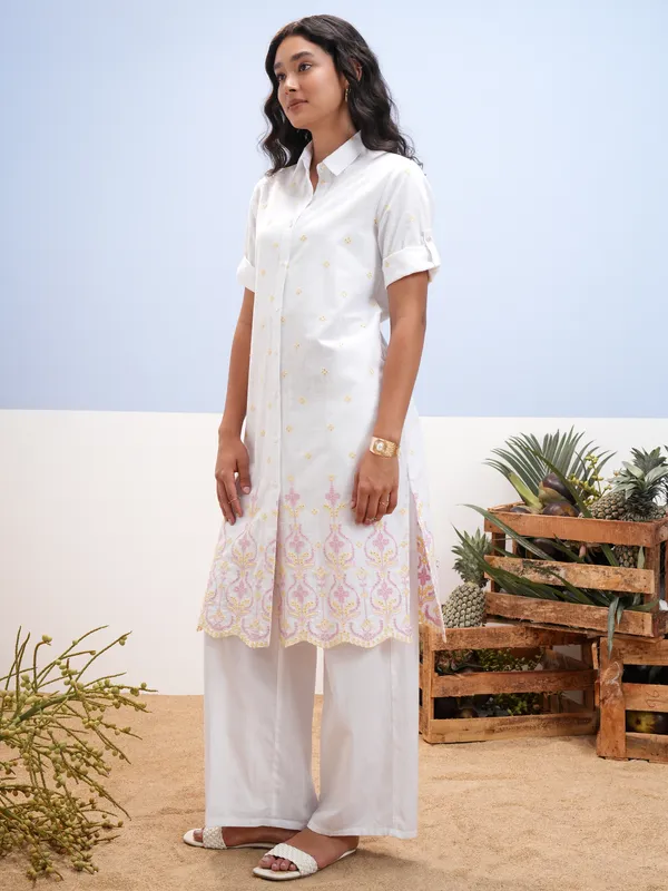 Vara By Vishudh Women White Embroidered Straight Kurta