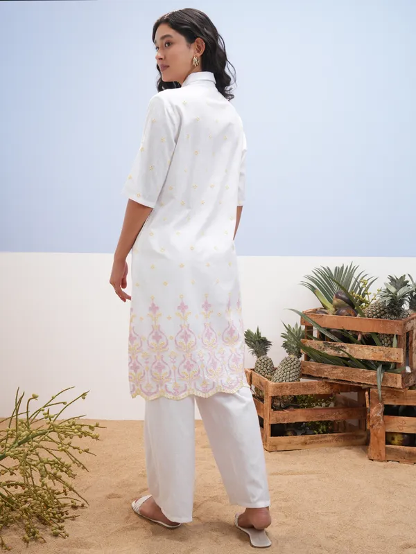 Vara By Vishudh Women White Embroidered Straight Kurta