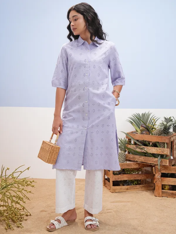 Vara By Vishudh Women Lavender Embroidered Straight Kurta
