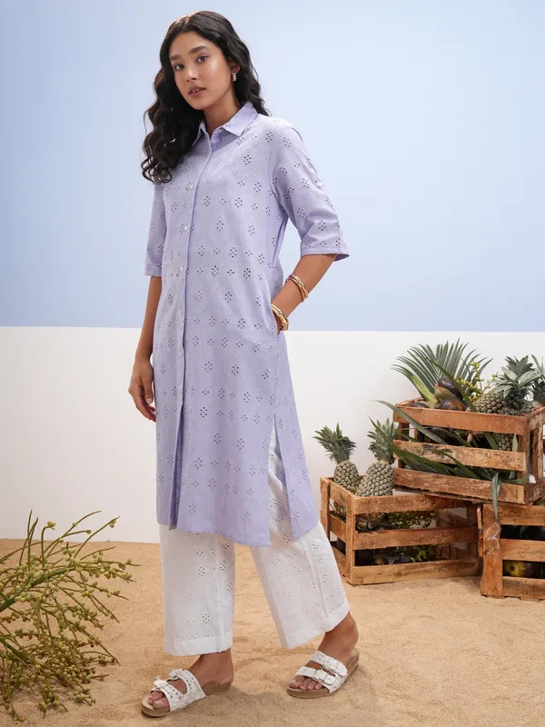 Vara By Vishudh Women Lavender Embroidered Straight Kurta