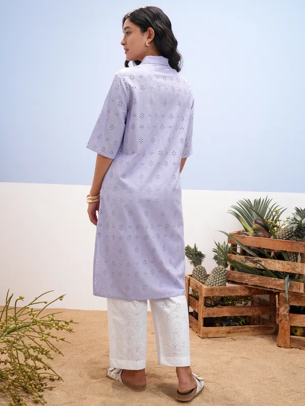 Vara By Vishudh Women Lavender Embroidered Straight Kurta