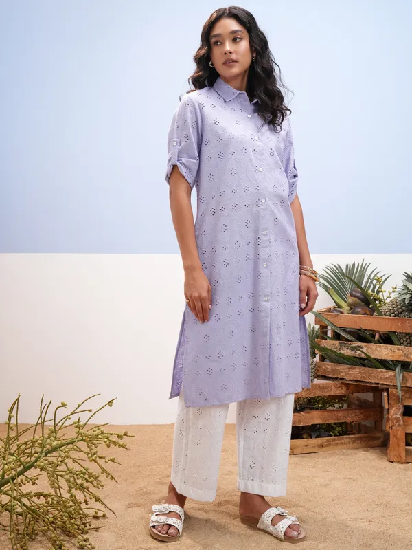 Vara By Vishudh Women Lavender Embroidered Straight Kurta