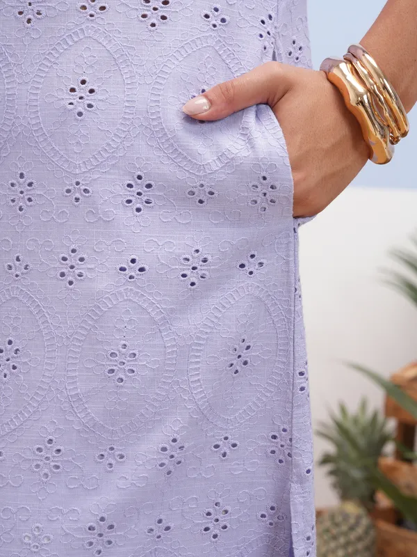 Vara By Vishudh Women Lavender Embroidered Straight Kurta