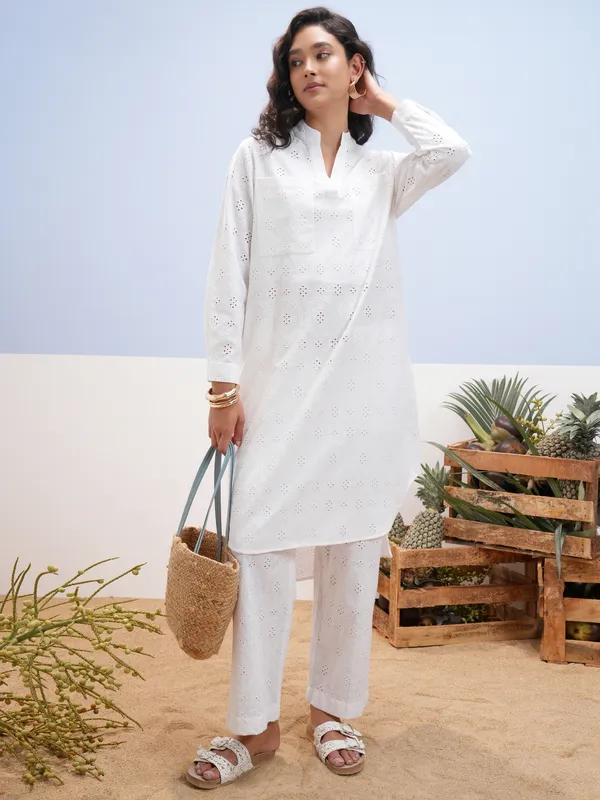 Vara By Vishudh Women White Embroidered Straight Kurta