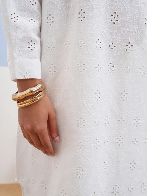 Vara By Vishudh Women White Embroidered Straight Kurta