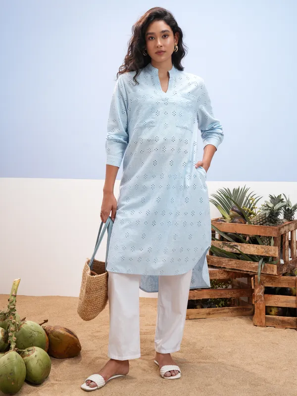 Vara By Vishudh Women Blue Embroidered Straight Kurta