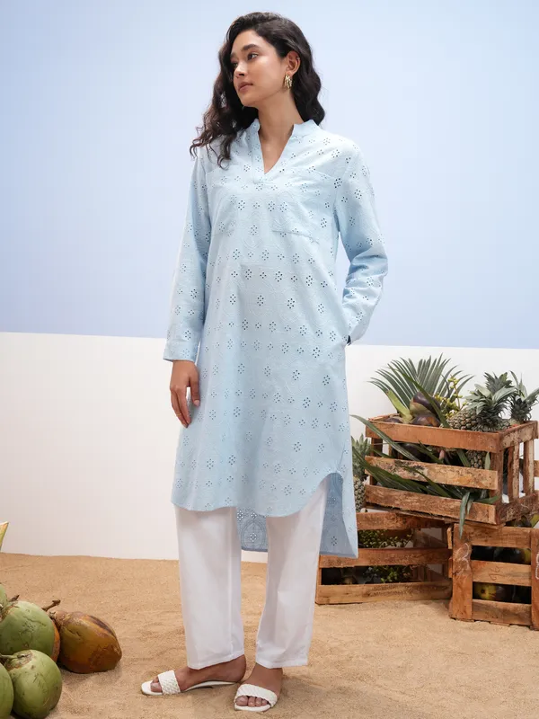 Vara By Vishudh Women Blue Embroidered Straight Kurta
