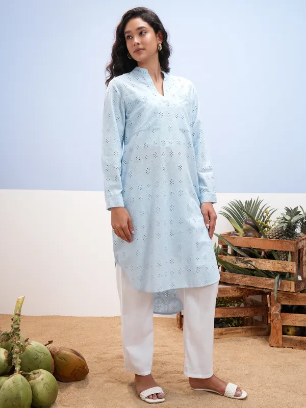 Vara By Vishudh Women Blue Embroidered Straight Kurta