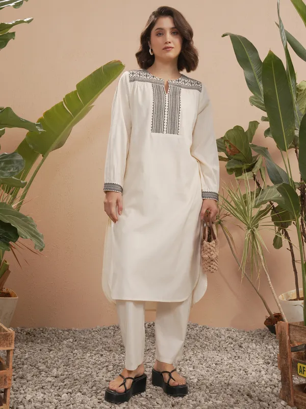 Embroidered Straight Kurta