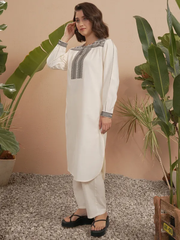 Embroidered Straight Kurta