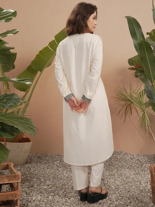 Embroidered Straight Kurta