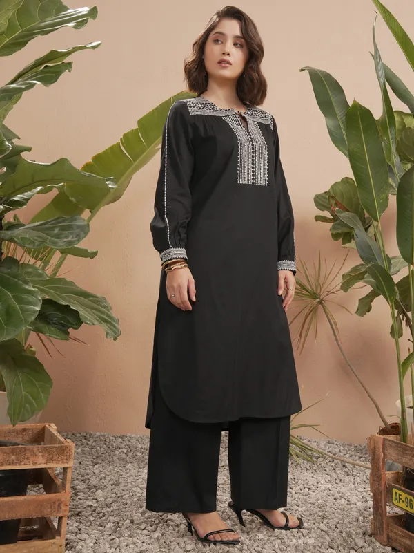 Embroidered Straight Kurta