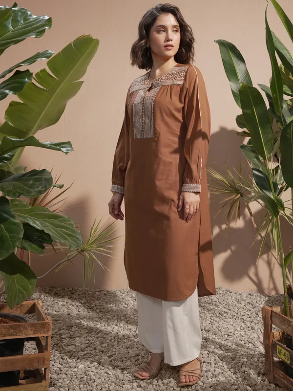 Vara By Vishudh Women Brown Embroidered Straight Kurta