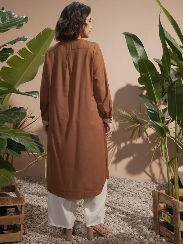 Vara By Vishudh Women Brown Embroidered Straight Kurta