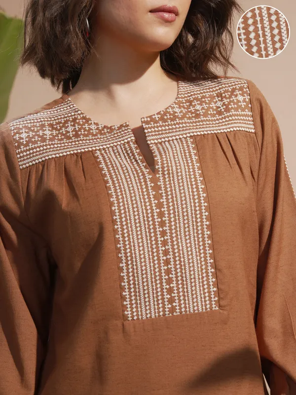 Vara By Vishudh Women Brown Embroidered Straight Kurta