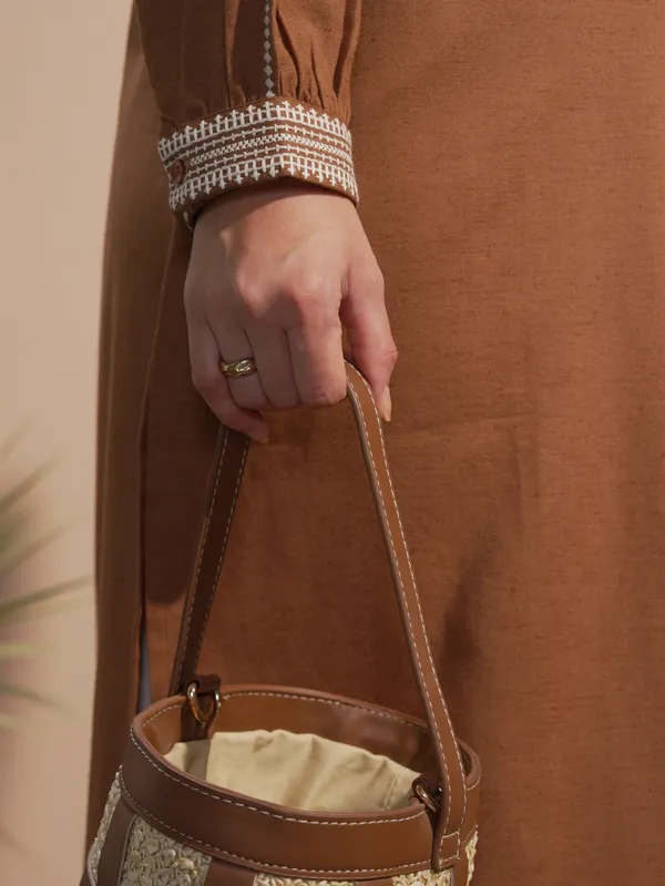 Vara By Vishudh Women Brown Embroidered Straight Kurta