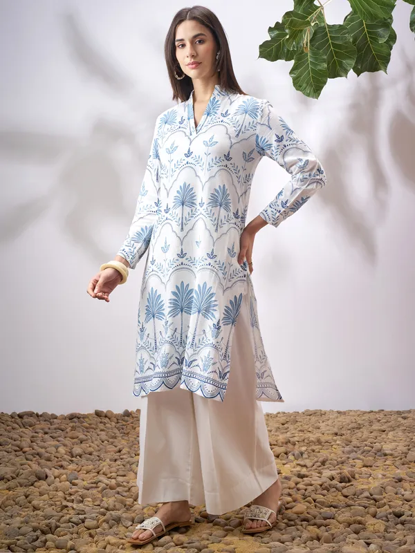 Vara By Vishudh Women Off White Printed Straight Kurta