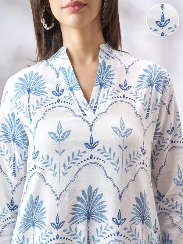 Vara By Vishudh Women Off White Printed Straight Kurta