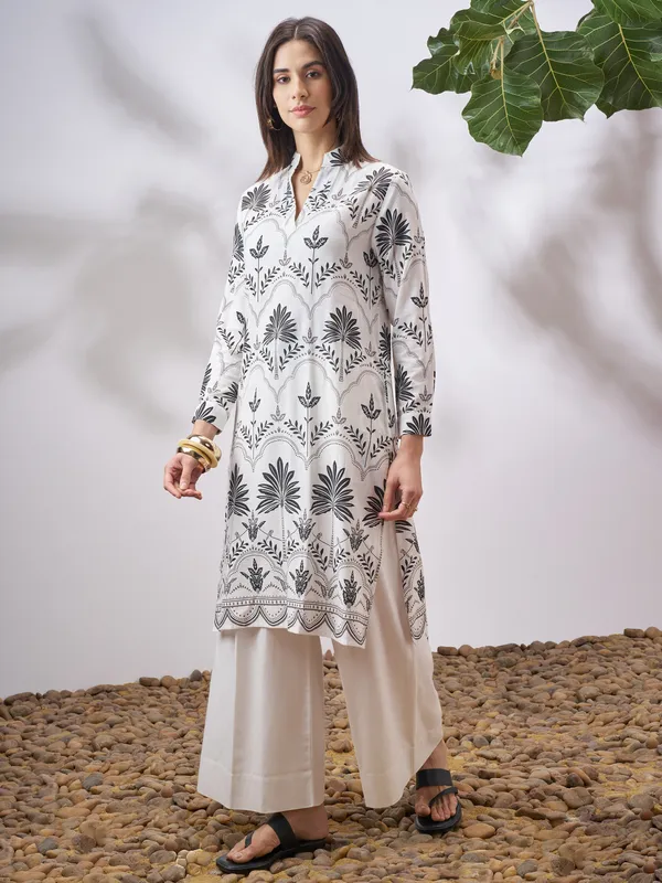 Vara By Vishudh Women Off White Printed Straight Kurta