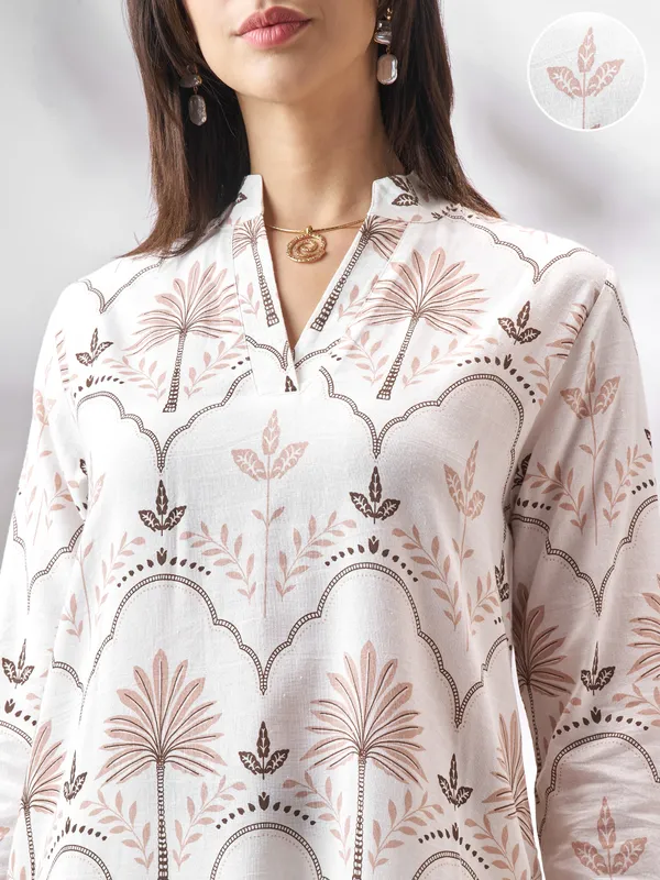 Vara By Vishudh Women Tan Printed Straight Kurta