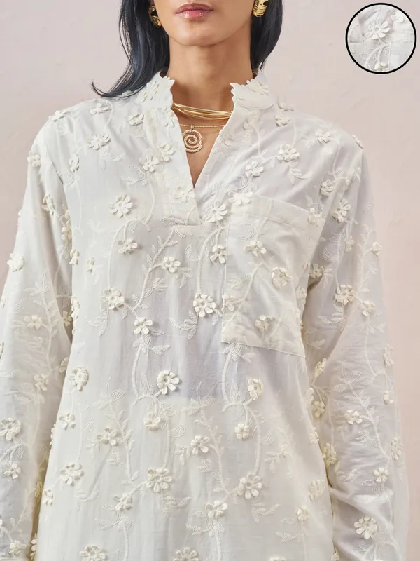 Vara By Vishudh Women White Embroidered Straight Kurta
