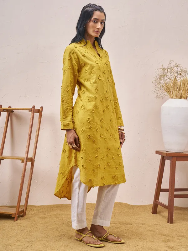 Vara By Vishudh Women Mustard Embroidered Straight Kurta
