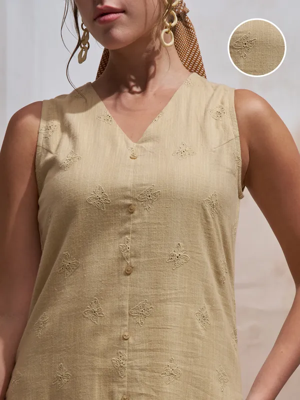 Vara By Vishudh Women Beige Embroidered Straight Kurta