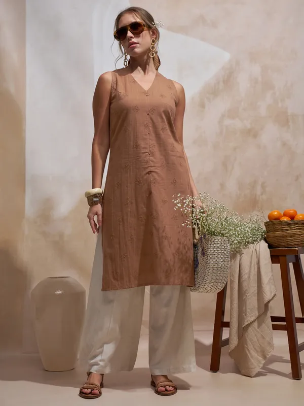 Vara By Vishudh Women Brown Embroidered Straight Kurta