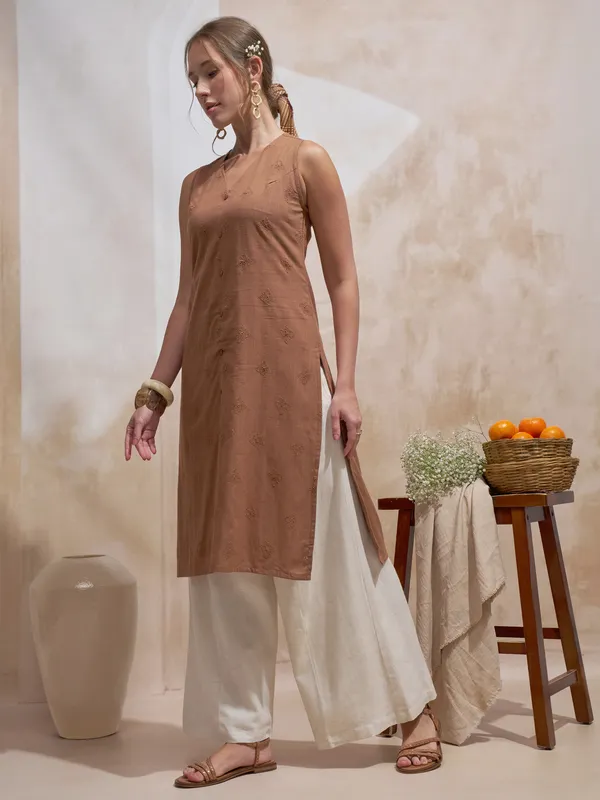 Vara By Vishudh Women Brown Embroidered Straight Kurta