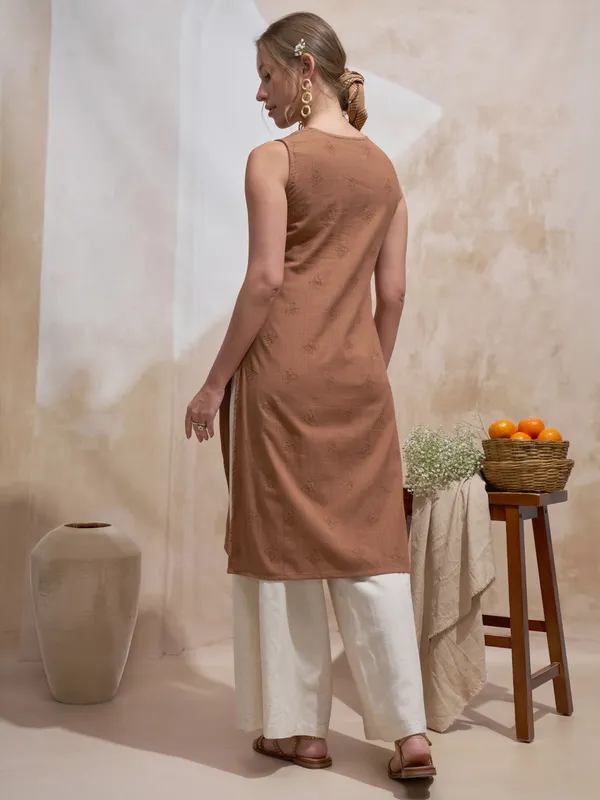 Vara By Vishudh Women Brown Embroidered Straight Kurta