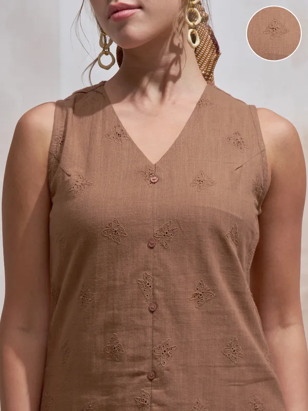 Vara By Vishudh Women Brown Embroidered Straight Kurta