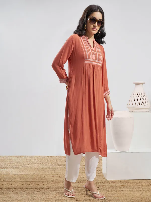 Vara By Vishudh Women Peach Embroidered Straight Kurta