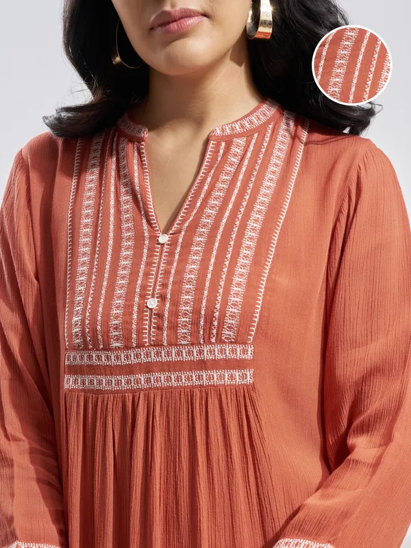 Vara By Vishudh Women Peach Embroidered Straight Kurta