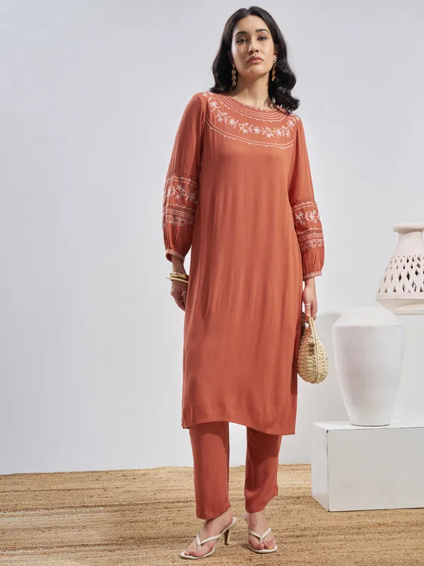 Vara By Vishudh Women Peach Embroidered Straight Kurta