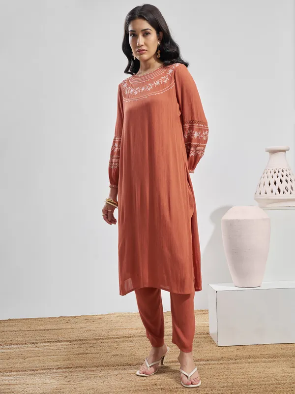 Vara By Vishudh Women Peach Embroidered Straight Kurta