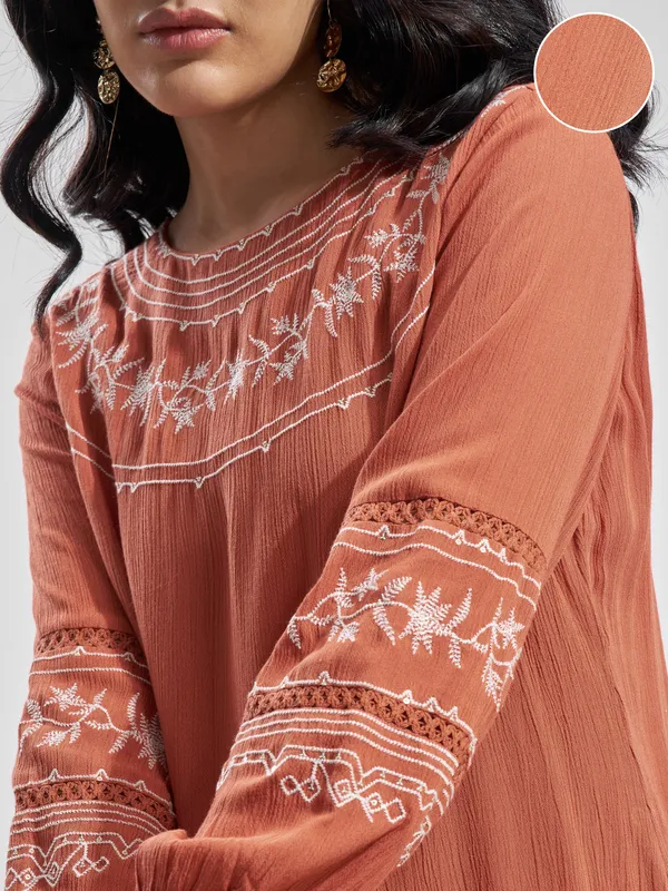 Vara By Vishudh Women Peach Embroidered Straight Kurta