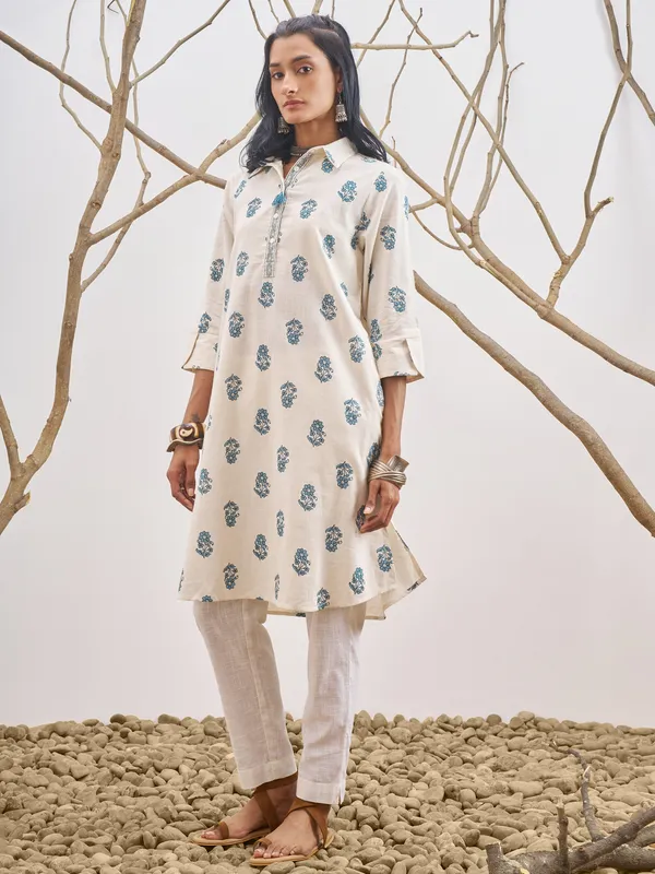 Vara By Vishudh Women Off White Printed Straight Kurta