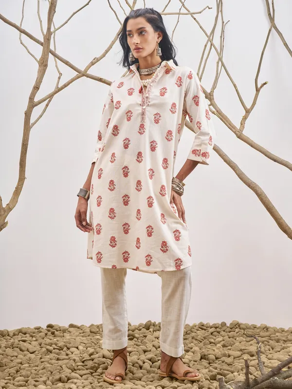 Vara By Vishudh Women Off White Printed Straight Kurta